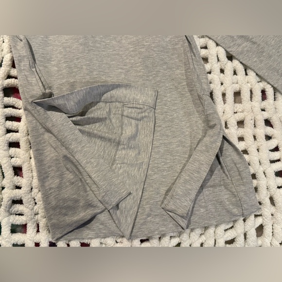 Set of 2 long sleeve Nine West and Amazon Daily Ritual soft Gray and White tees - Picture 6 of 14
